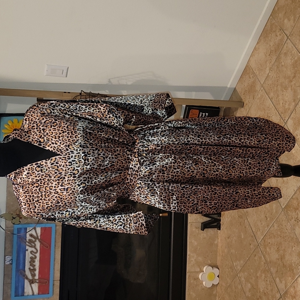 NWOT leapord silk robe